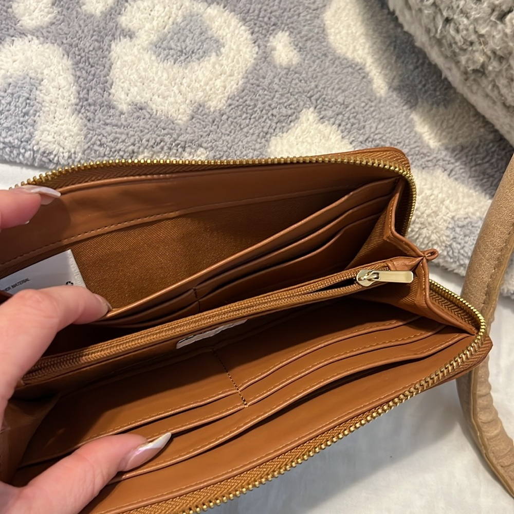 Tan Wallet - Picture 6 of 6